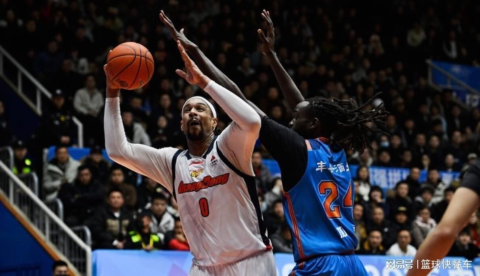 OD体育官方网站-104比76狂胜28分!广东送辽篮苦主17连败:斩获1000胜杜锋笑了