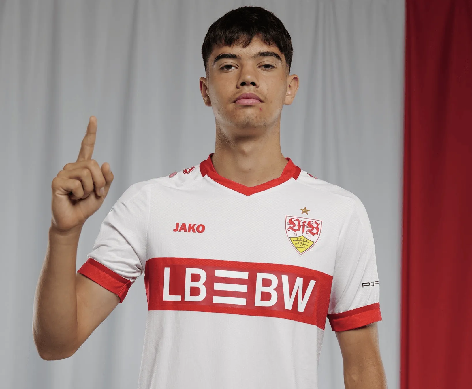 OD体育资讯-动作太慢，斯图加特中场恰托维奇转会萨尔茨堡交易压哨告吹